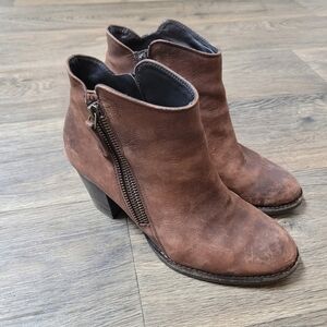 Paul Green brown double zipper ankle booties size 7